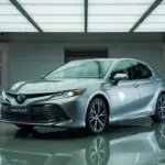 Toyota Camry Hybrid 2026 सेडान सेगमेंट में चर्चा में,25 kmpl माइलेज और ₹19,999 EMI